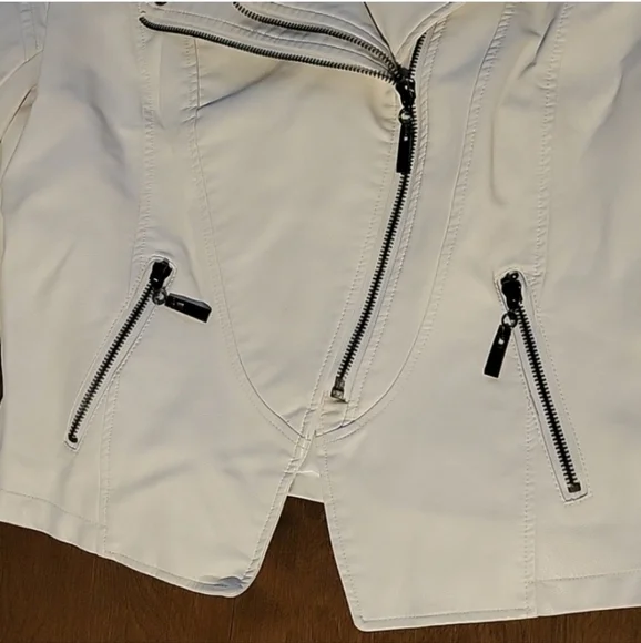 Lingluofang Faux White Leather Jacket - Picture 5 of 9